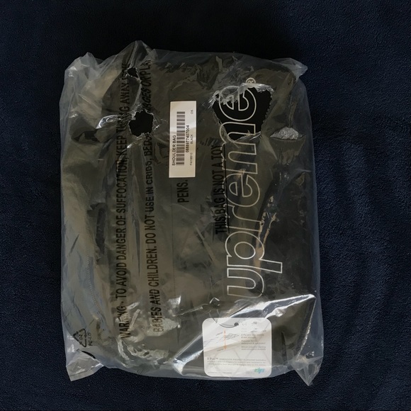 Supreme Shoulder Bag - Picture 3 of 3